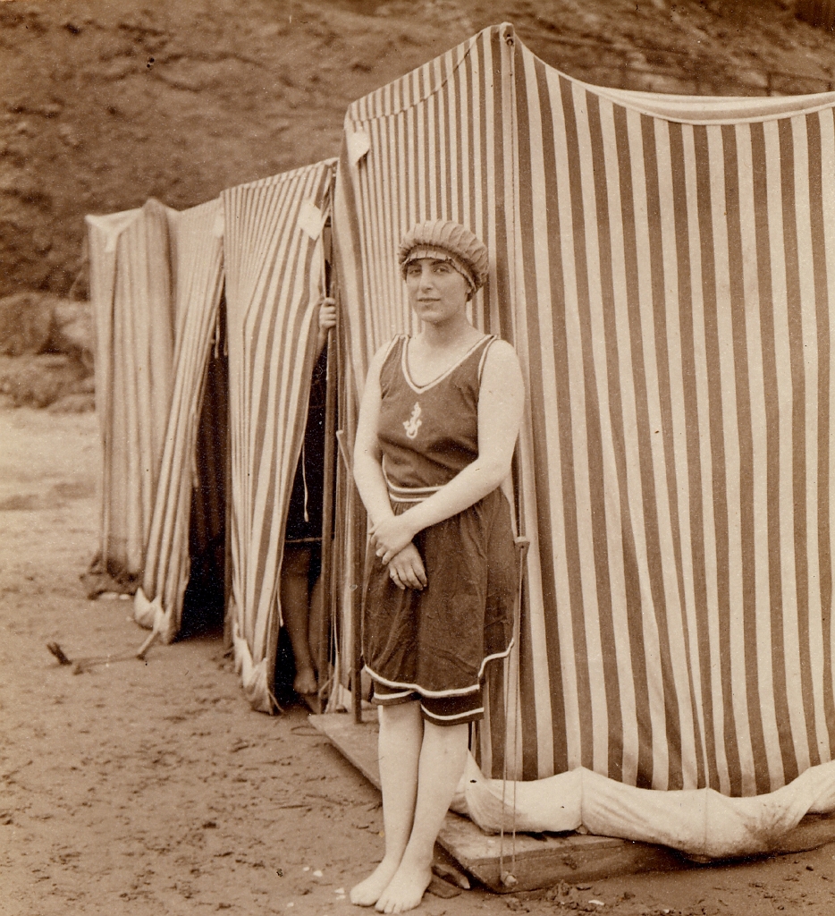 Sheringham 1913 NELLIE DEMETRIADI (née Ionides.jpg